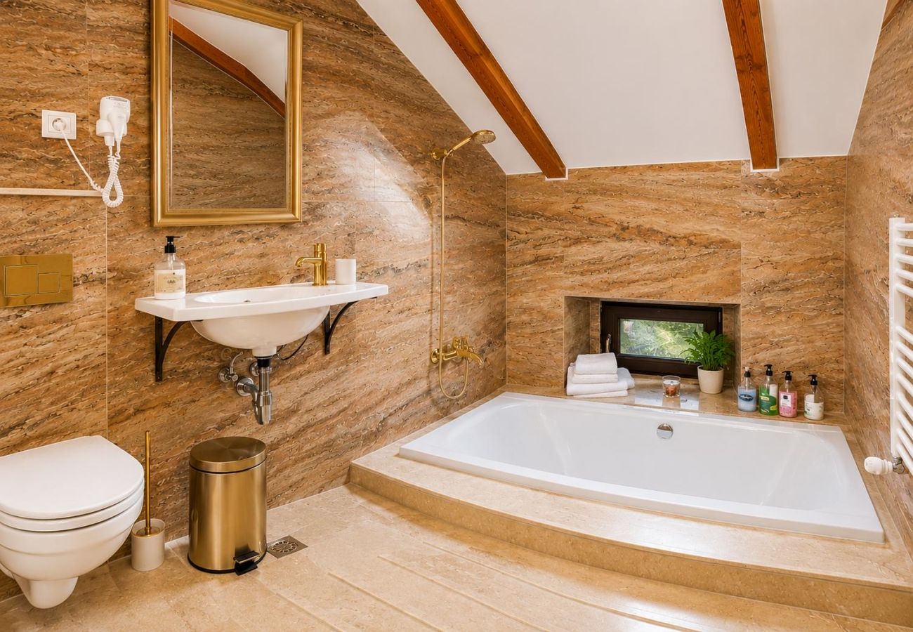 Rent by room in Predeal - The King’s Suite