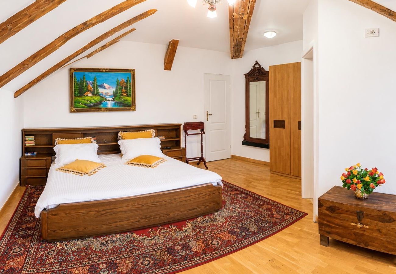 Rent by room in Predeal - The King’s Suite