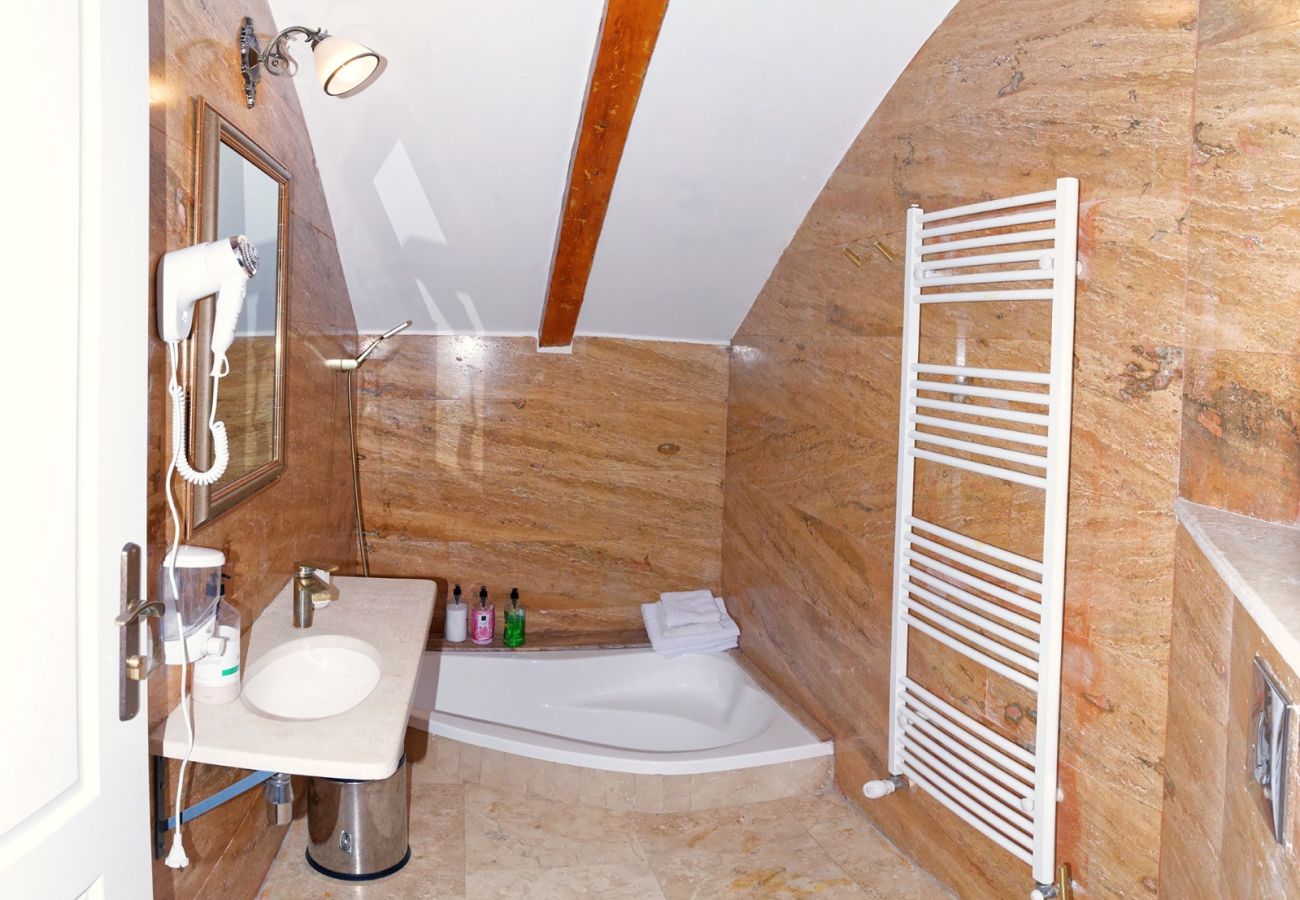 Rent by room in Predeal - Conacul Coroana Reginei