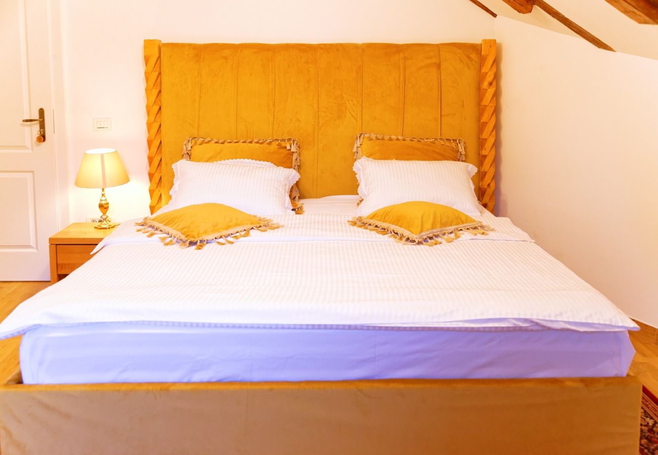 Rent by room in Predeal - Conacul Coroana Reginei