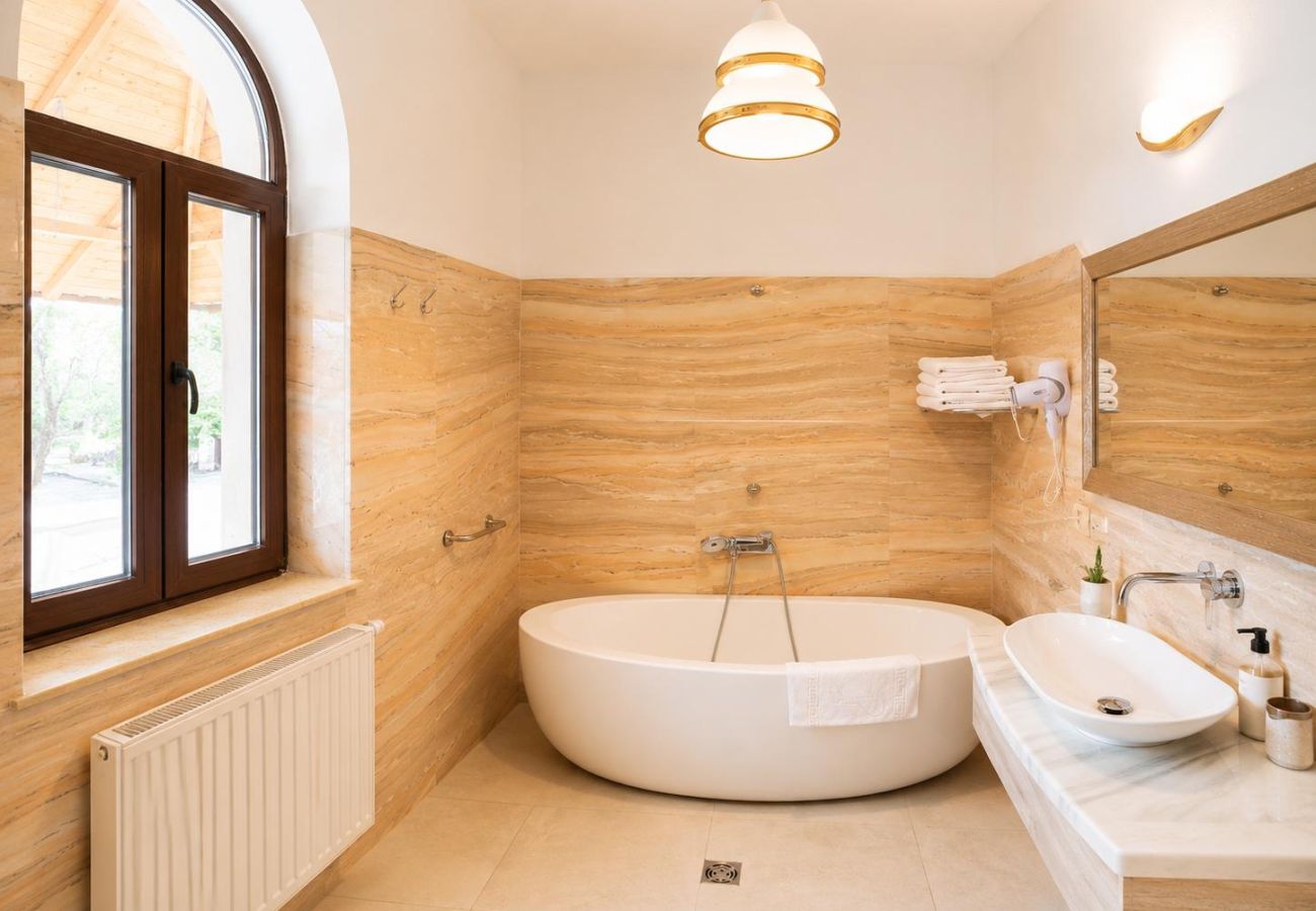 Rent by room in Predeal - The Queen Suite