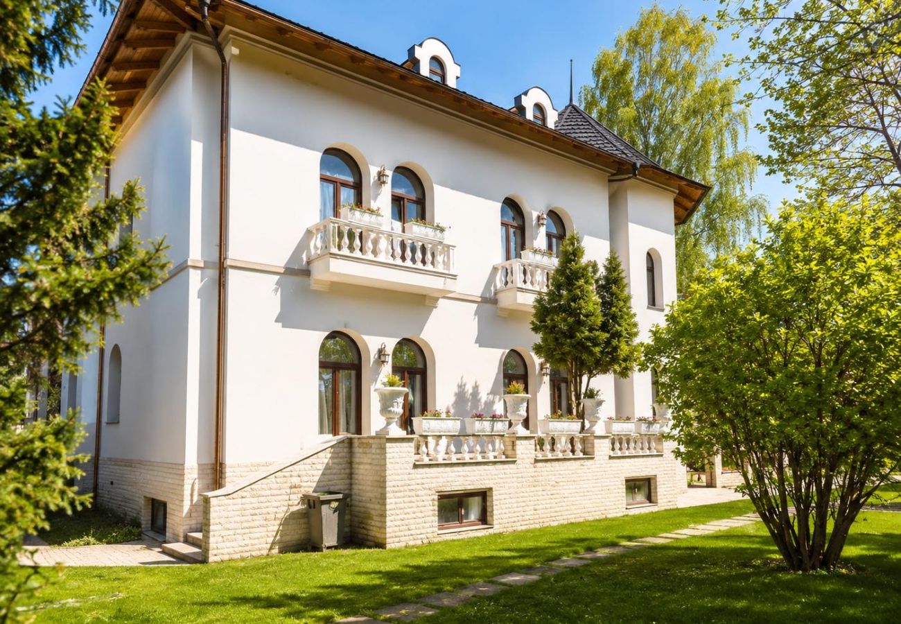 Rent by room in Predeal - The Queen Suite