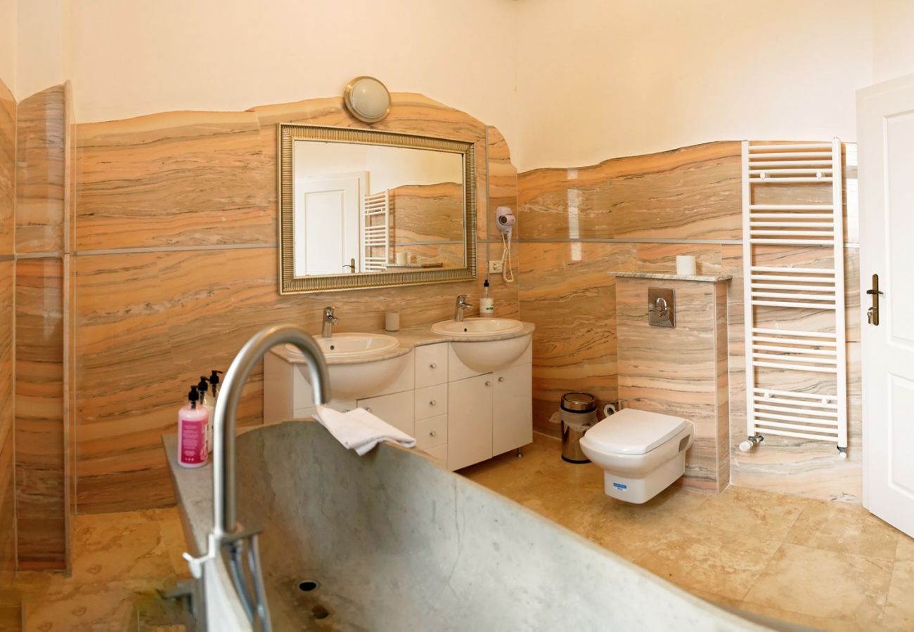 Rent by room in Predeal - Conacul Coroana Reginei