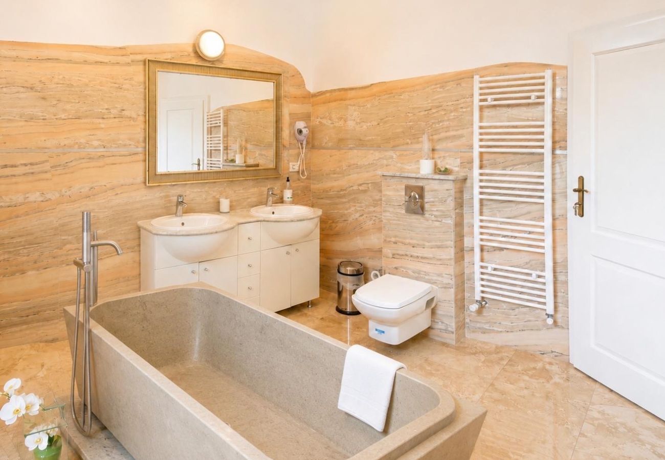 Rent by room in Predeal - The Aristocrat Suite