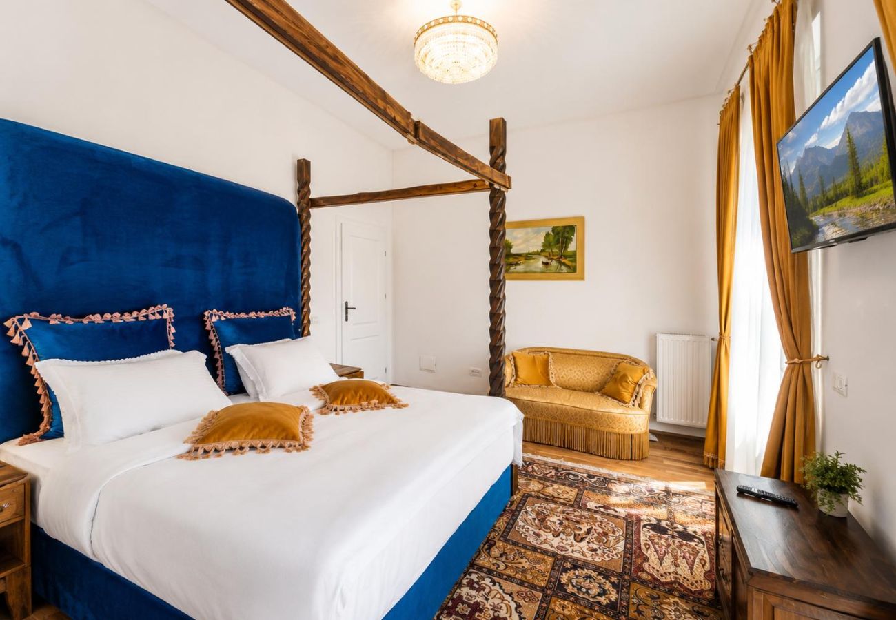 Rent by room in Predeal - The Crown Suite