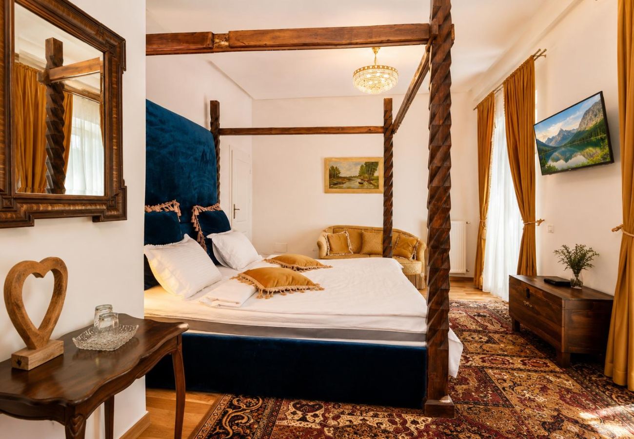Rent by room in Predeal - The Crown Suite