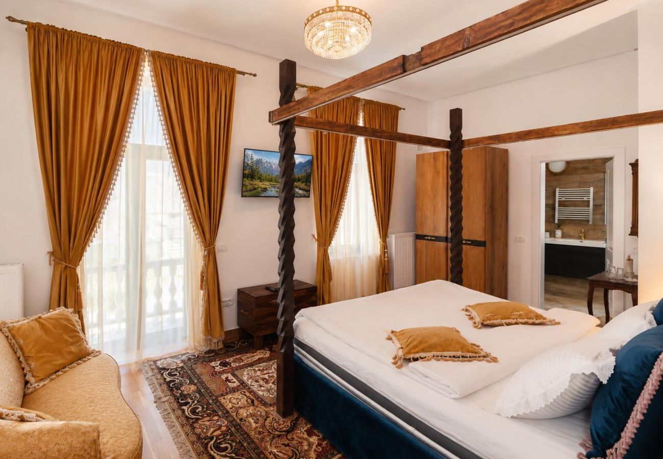 Rent by room in Predeal - The Crown Suite