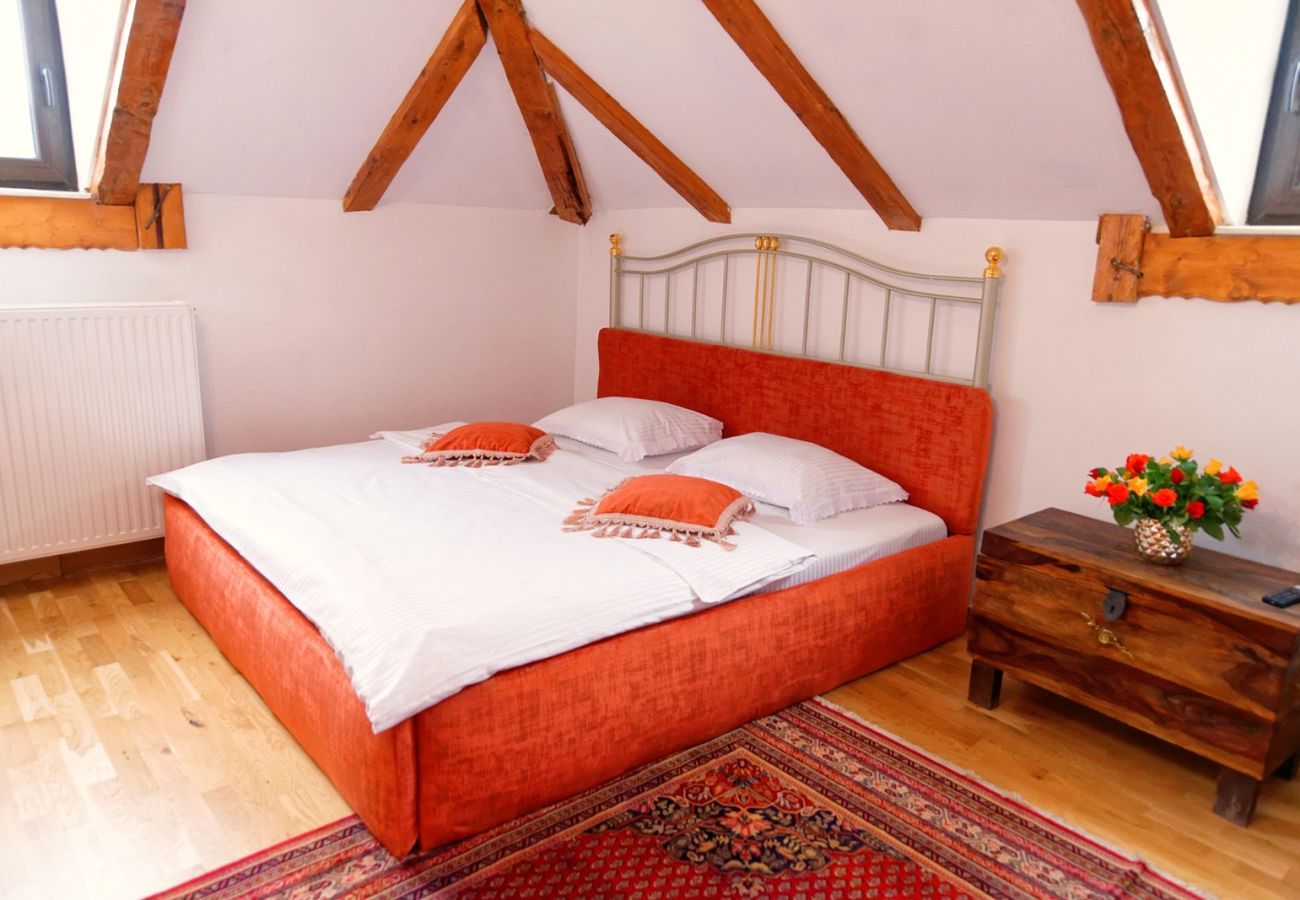 Rent by room in Predeal - Conacul Coroana Reginei