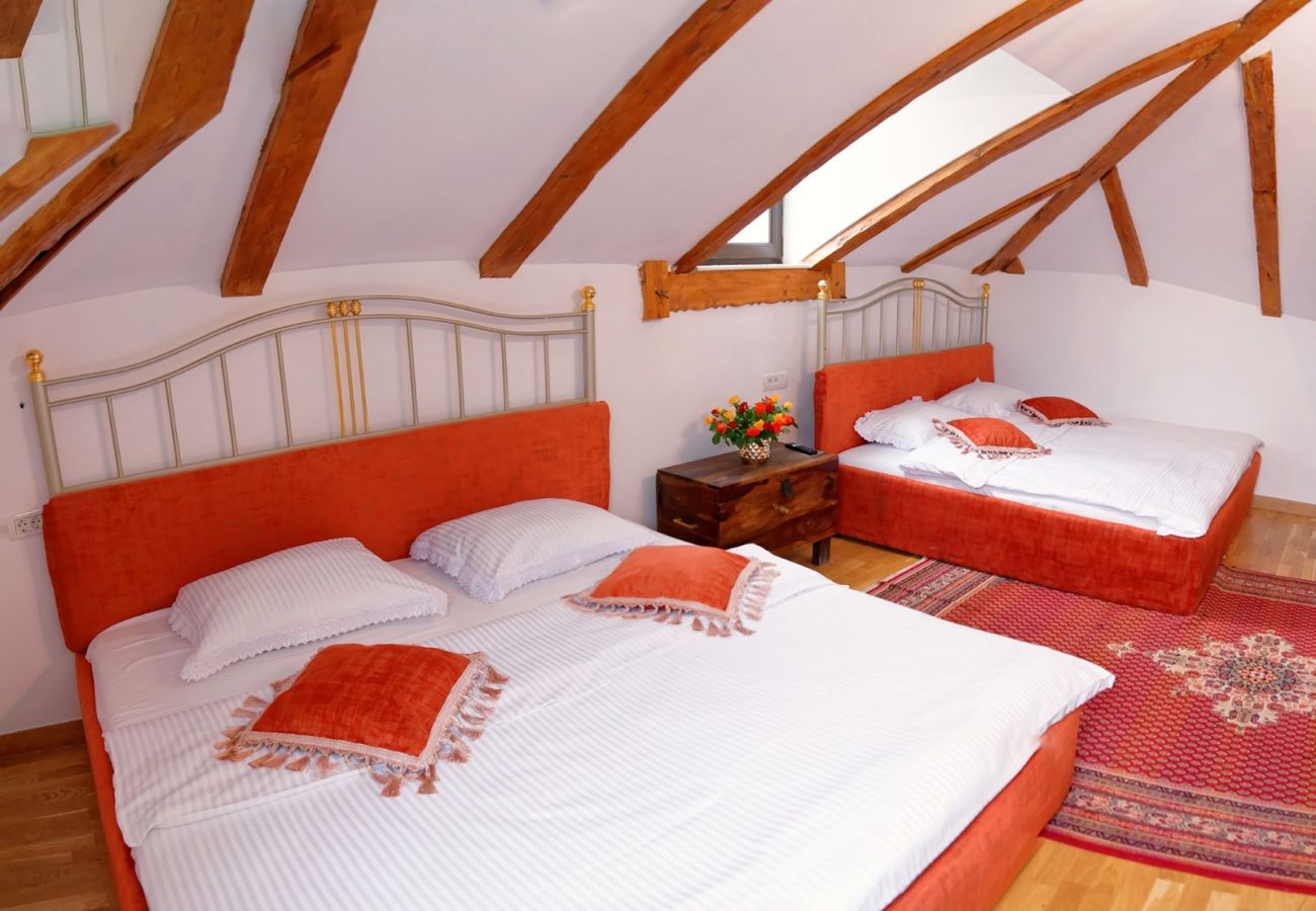 Rent by room in Predeal - Conacul Coroana Reginei