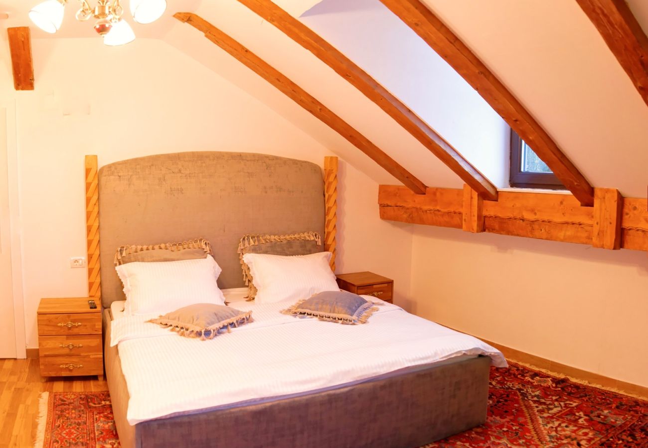 Rent by room in Predeal - Conacul Coroana Reginei