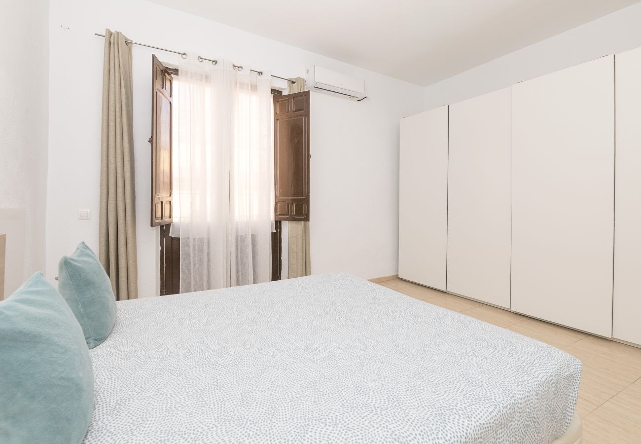 Apartment in Seville - YourHouse Feria