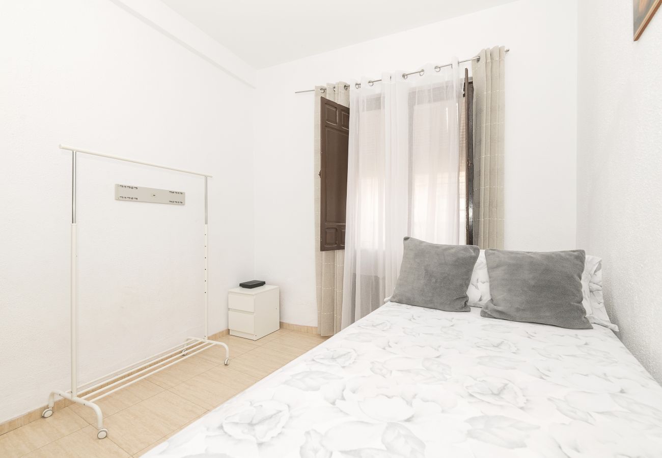 Apartment in Seville - YourHouse Feria