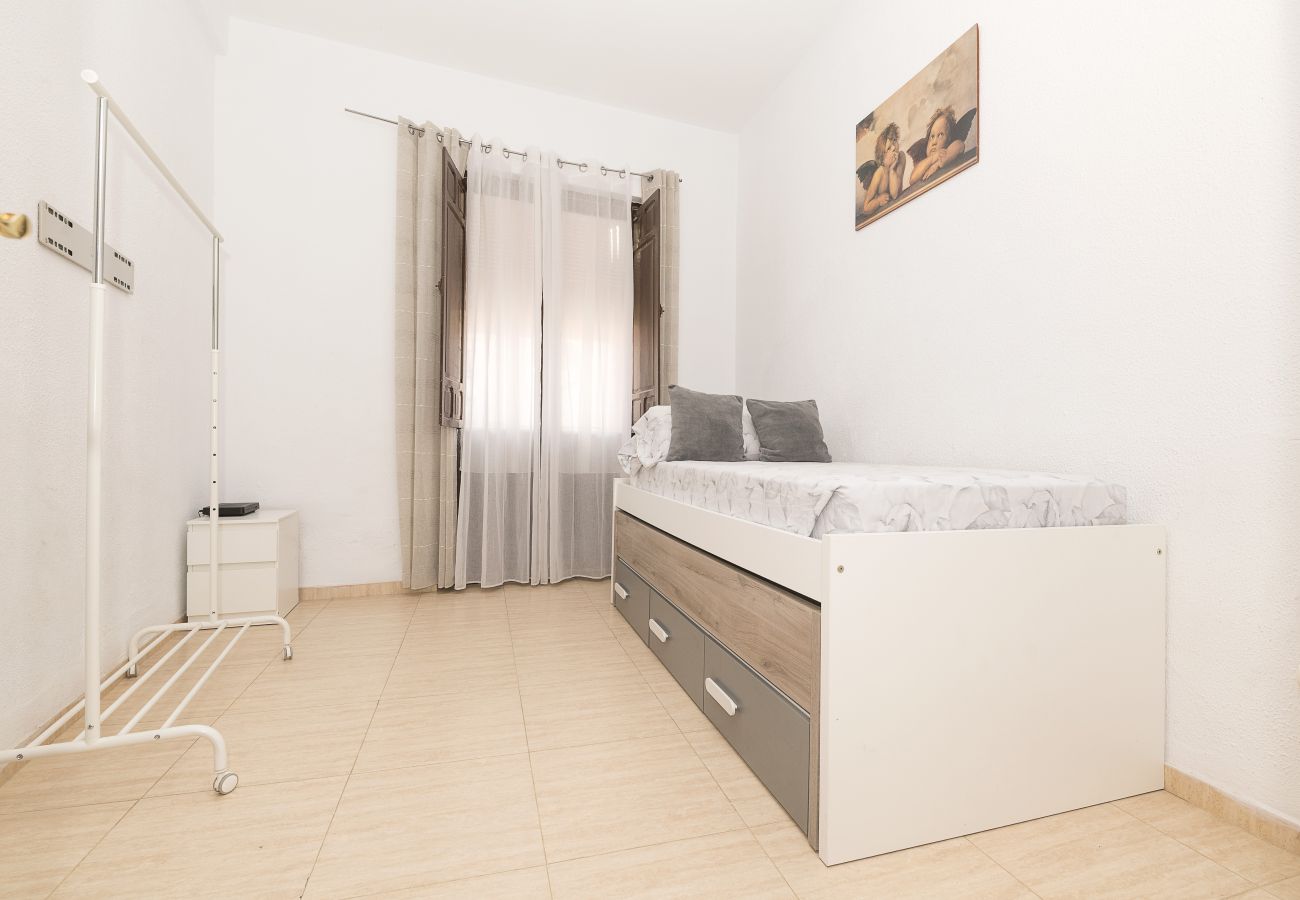Apartment in Seville - YourHouse Feria