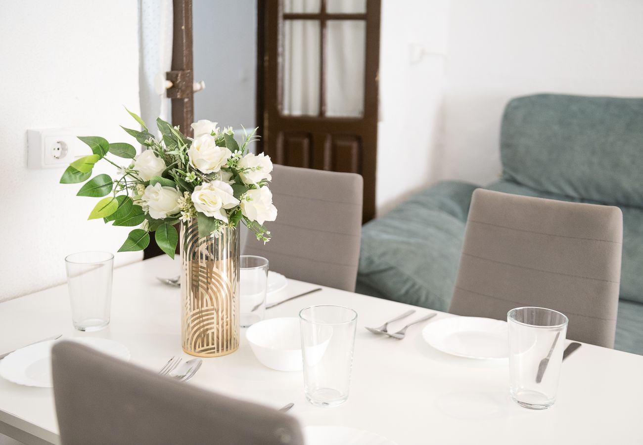 Apartment in Seville - YourHouse Feria