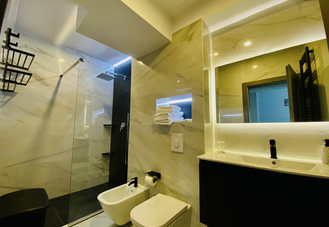 Apartment in Mamaia - Buy or Rent Elegant With Balcony Sea view 